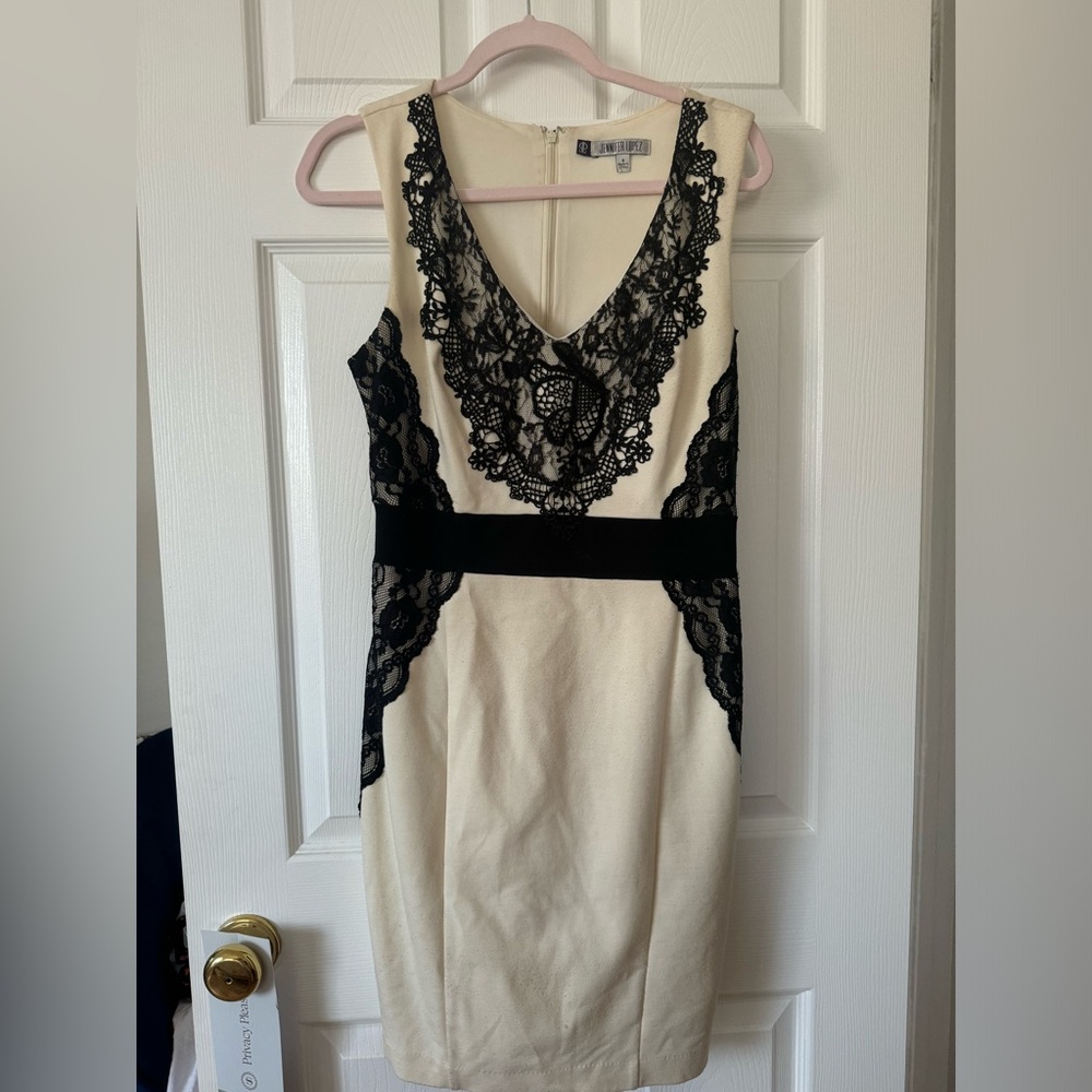 Jennifer Lopez off white 6 black lace Chic Dress